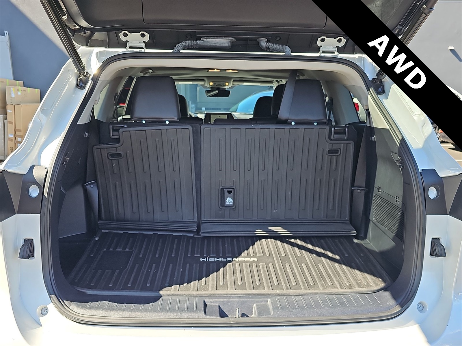 Thumbnail: 2023 Toyota Highlander - 23