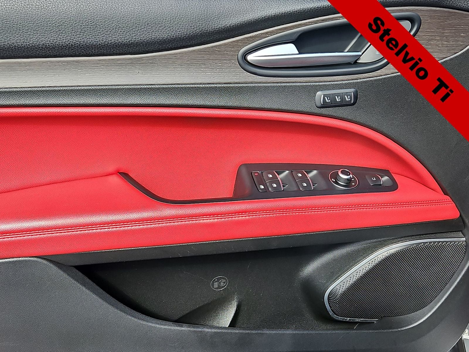 Thumbnail: 2019 Alfa Romeo Stelvio - 28
