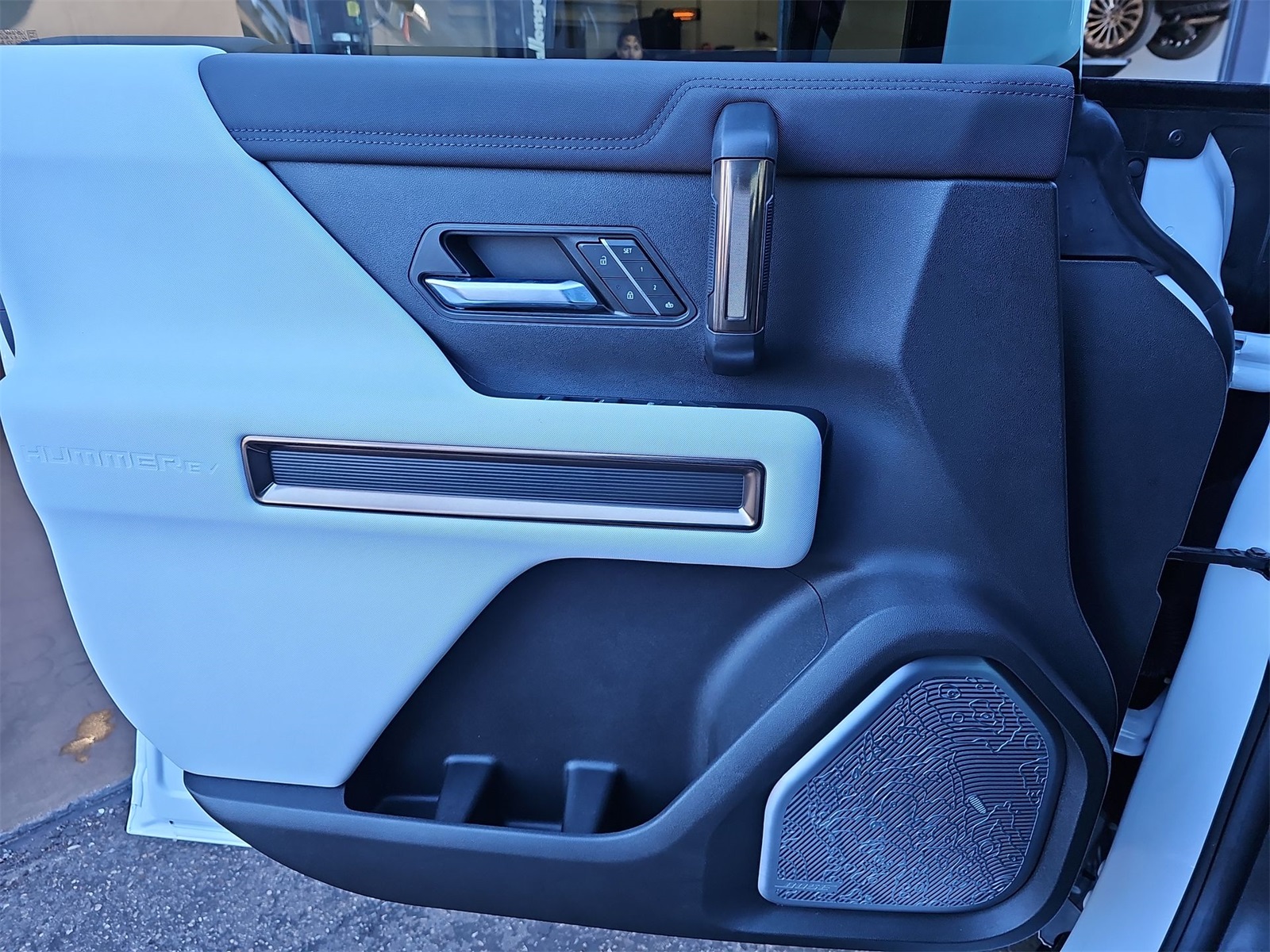 Thumbnail: 2023 GMC Hummer EV - 28