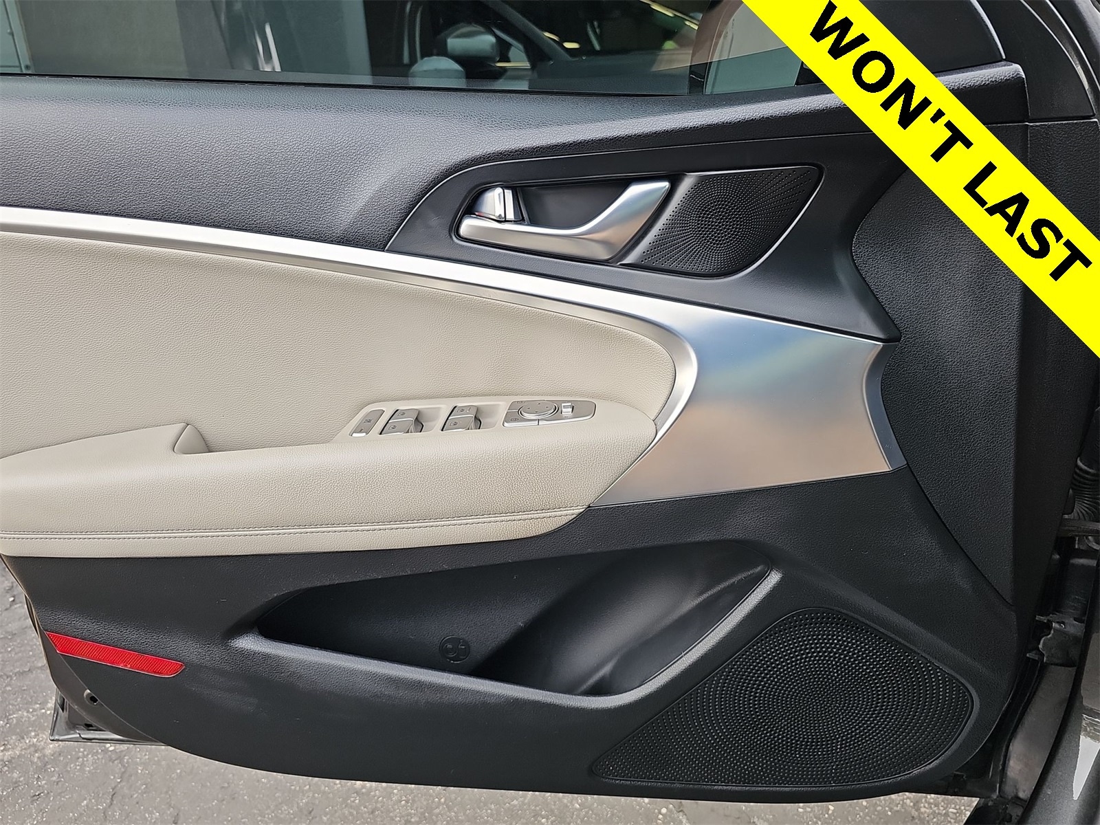 Thumbnail: 2022 Genesis G70 - 28