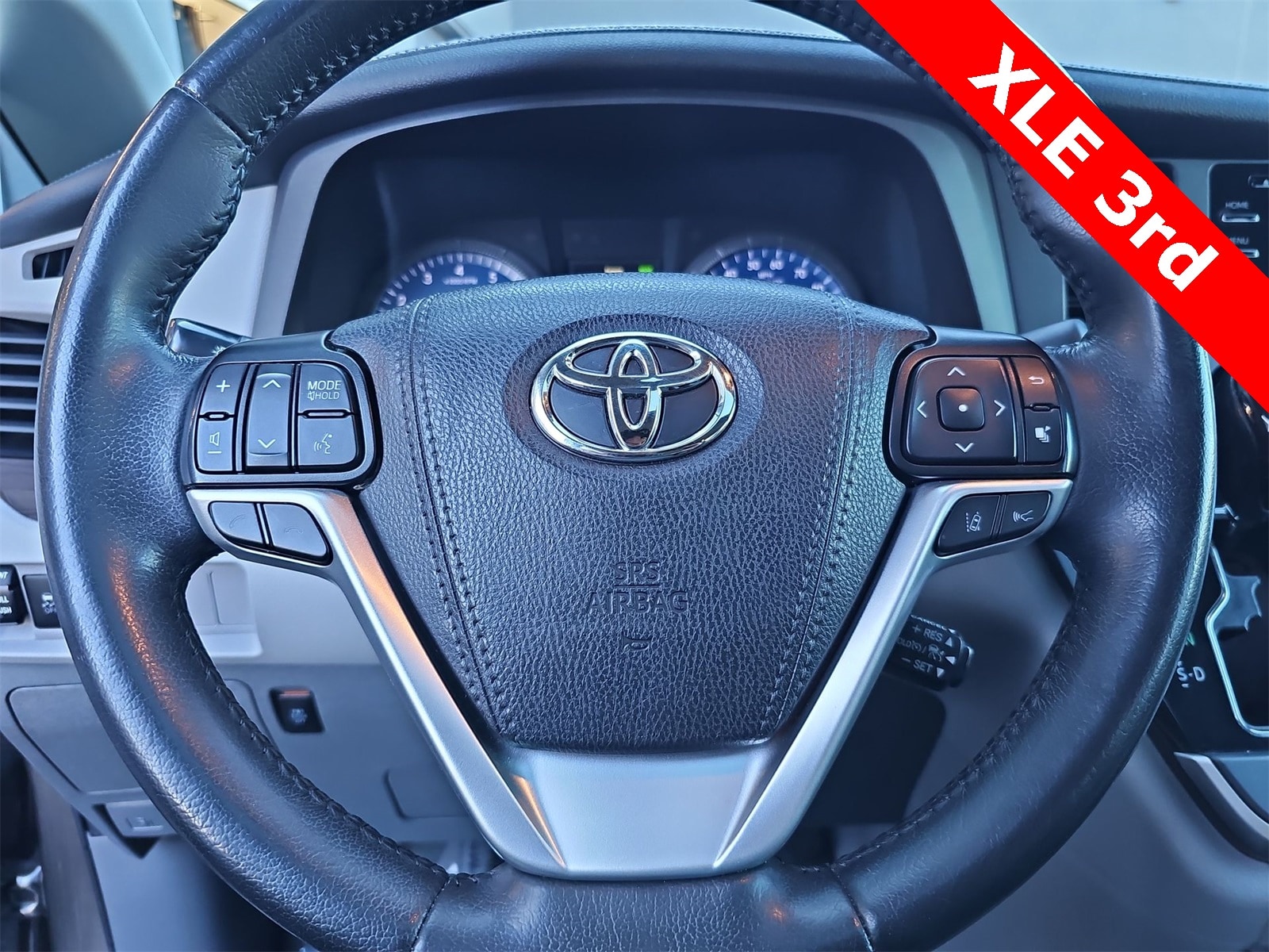 Thumbnail: 2020 Toyota Sienna - 19