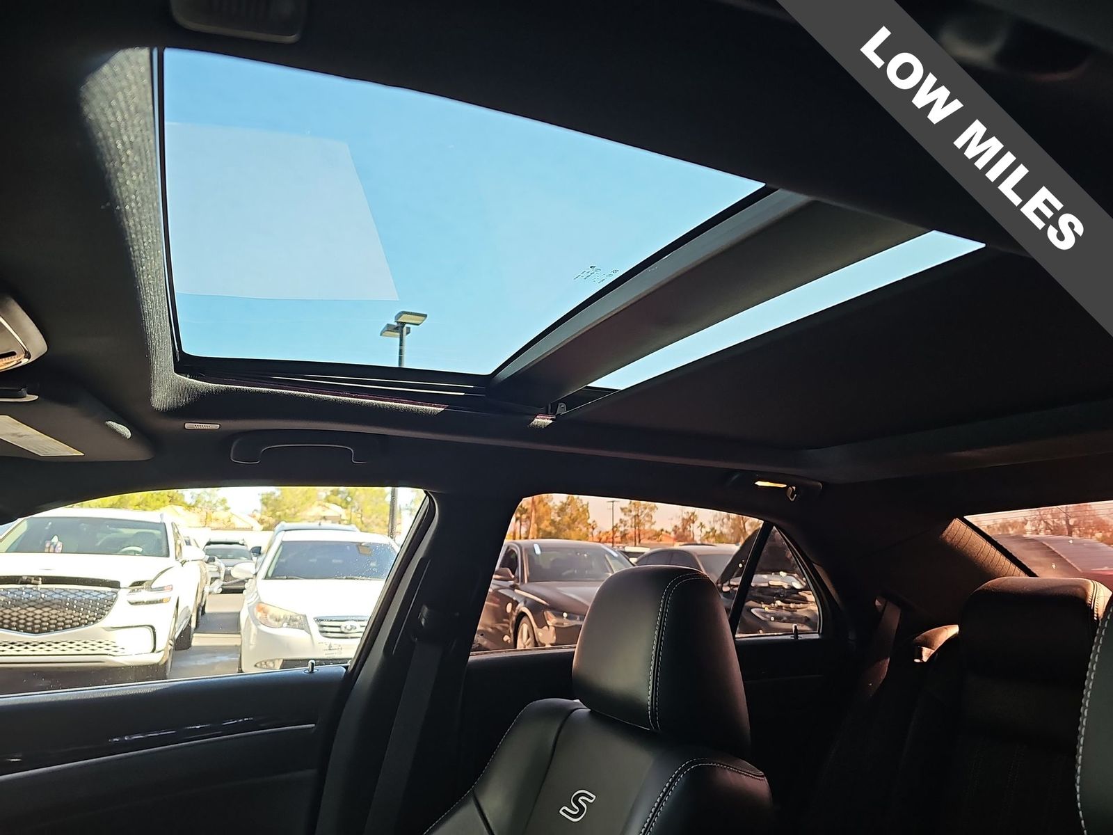 Thumbnail: 2022 Chrysler 300 - 29