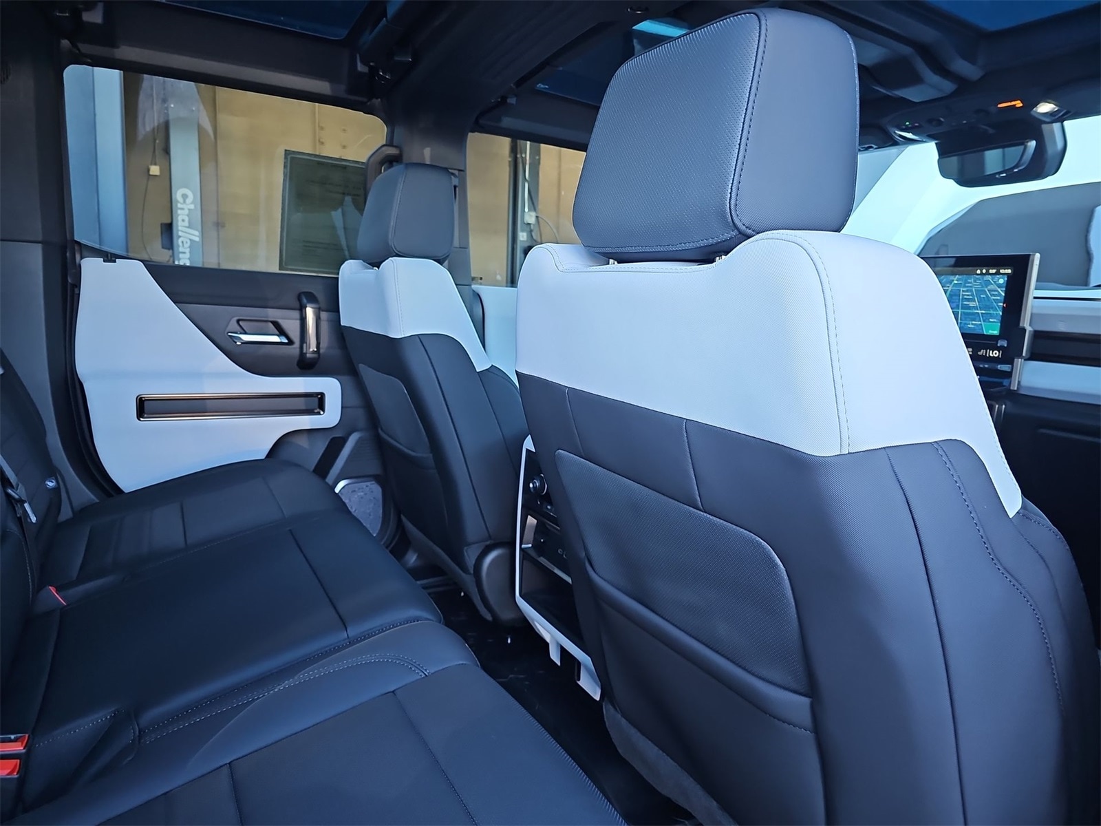 Thumbnail: 2023 GMC Hummer EV - 16