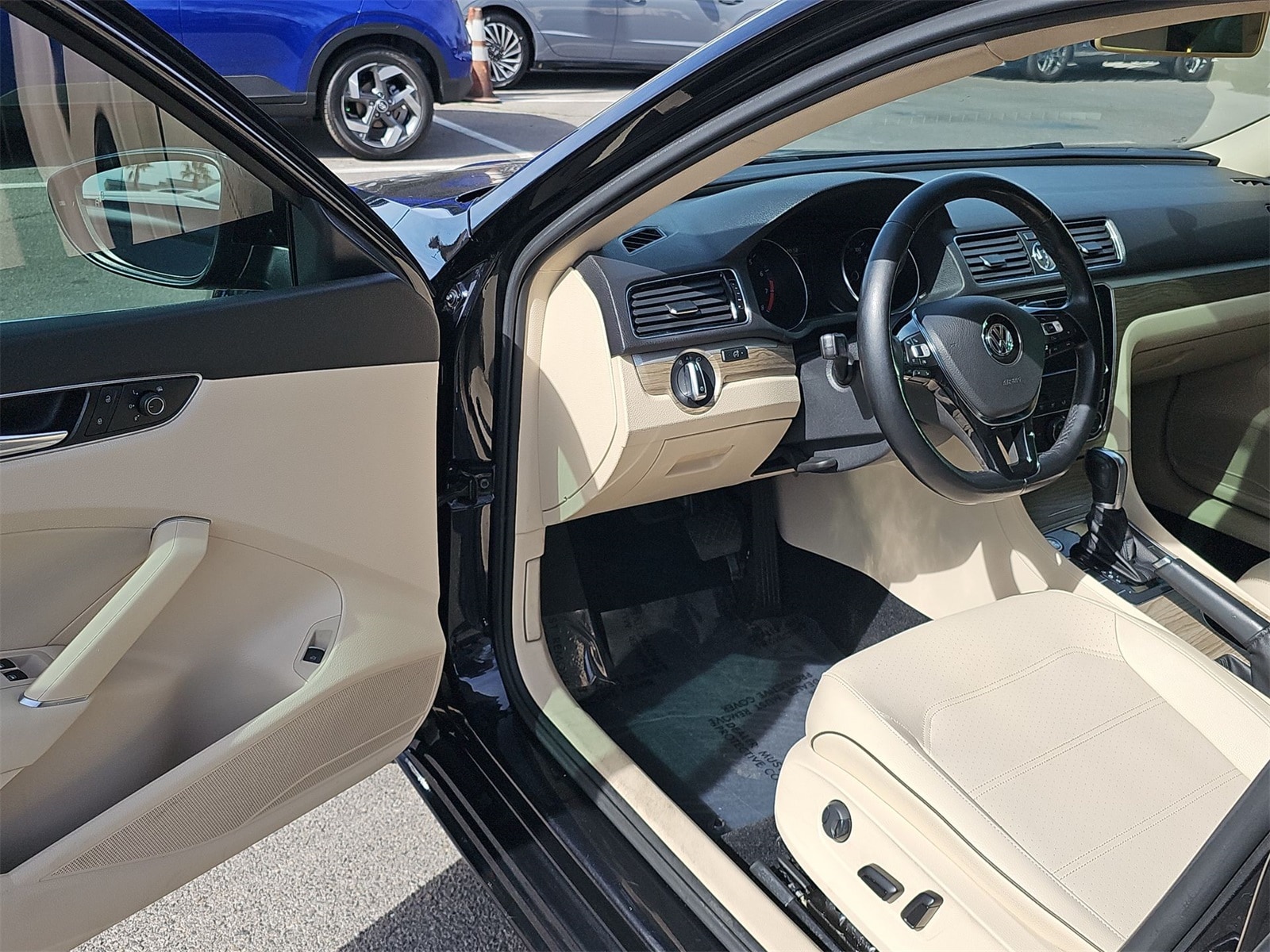 Thumbnail: 2017 Volkswagen Passat - 10