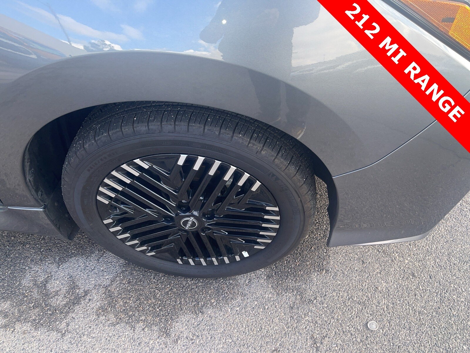 2024 Nissan Leaf SV photo 3