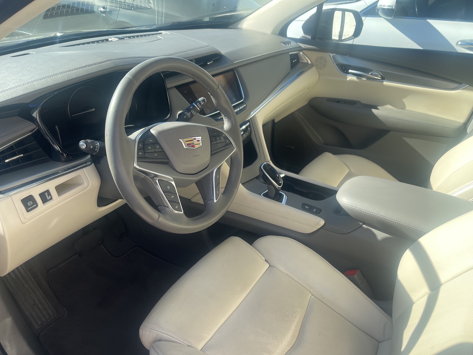 Thumbnail: 2017 Cadillac XT5 - 11