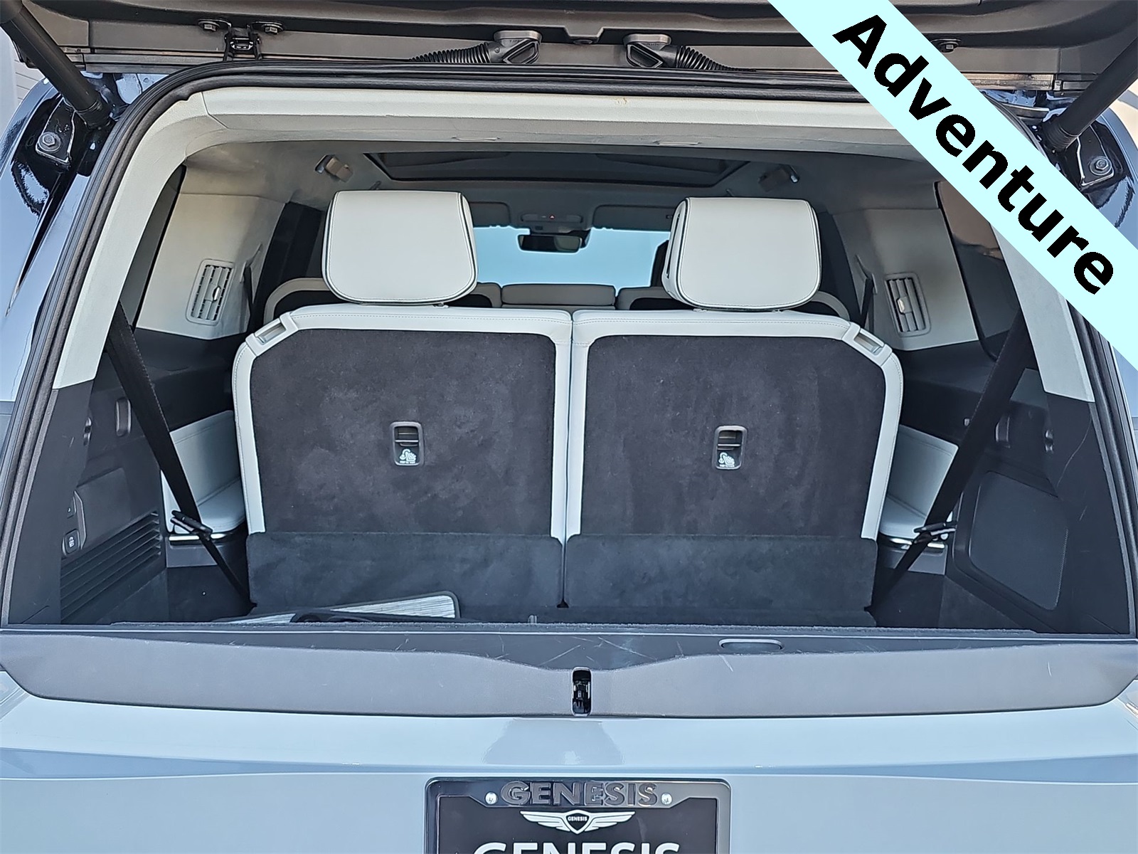 Thumbnail: 2023 Rivian R1S - 23