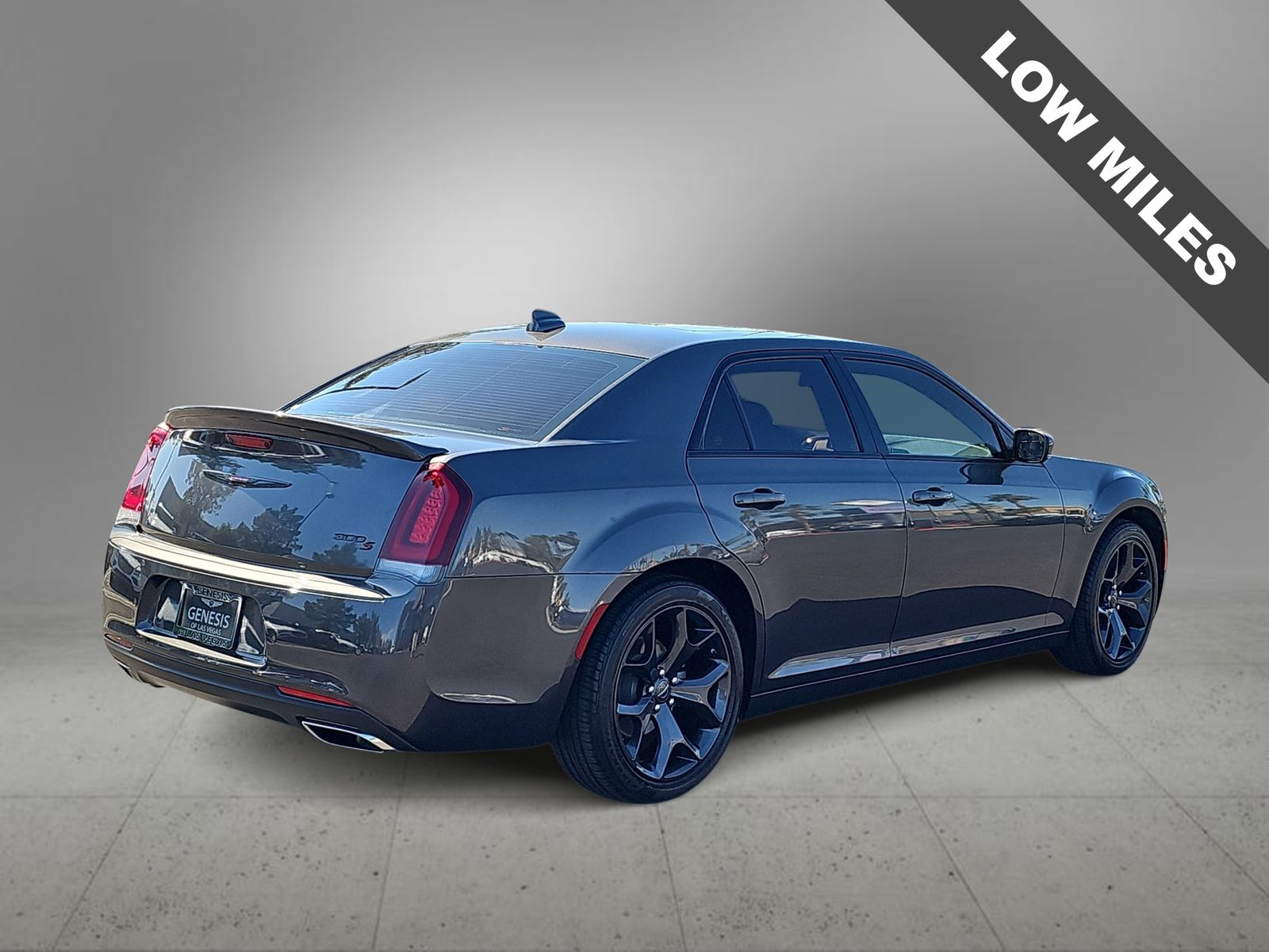 Thumbnail: 2022 Chrysler 300 - 8