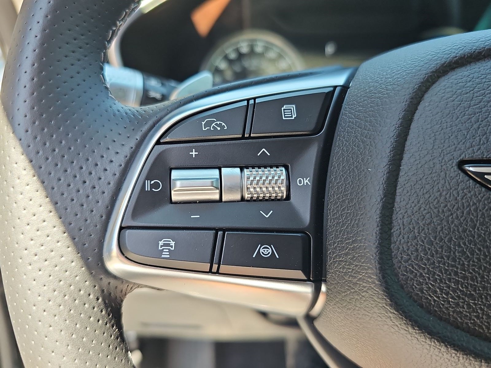 Thumbnail: 2025 Genesis G70 - 29
