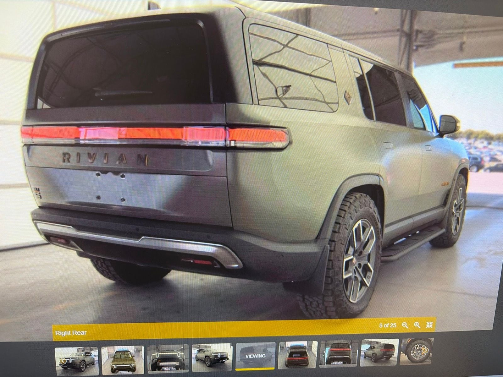 Thumbnail: 2022 Rivian R1S - 4