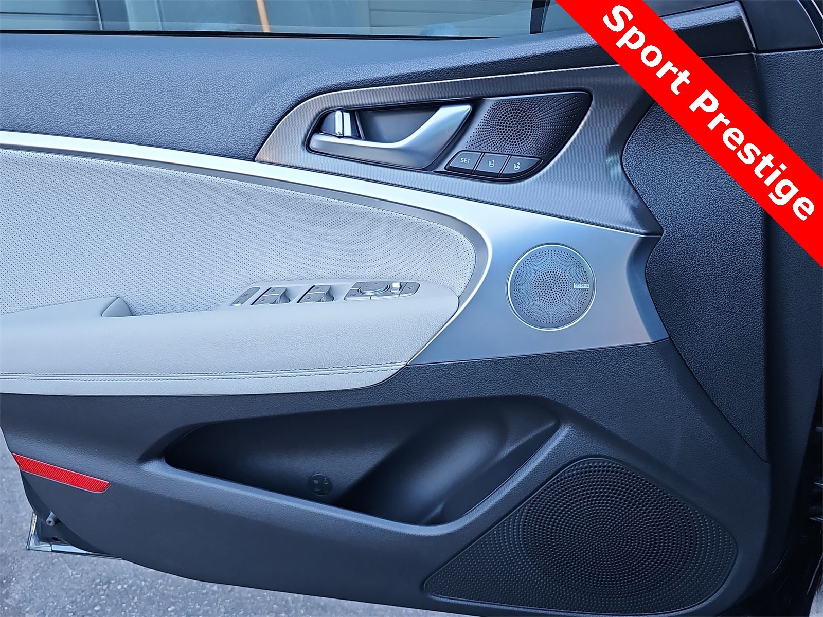 Thumbnail: 2024 Genesis G70 - 28