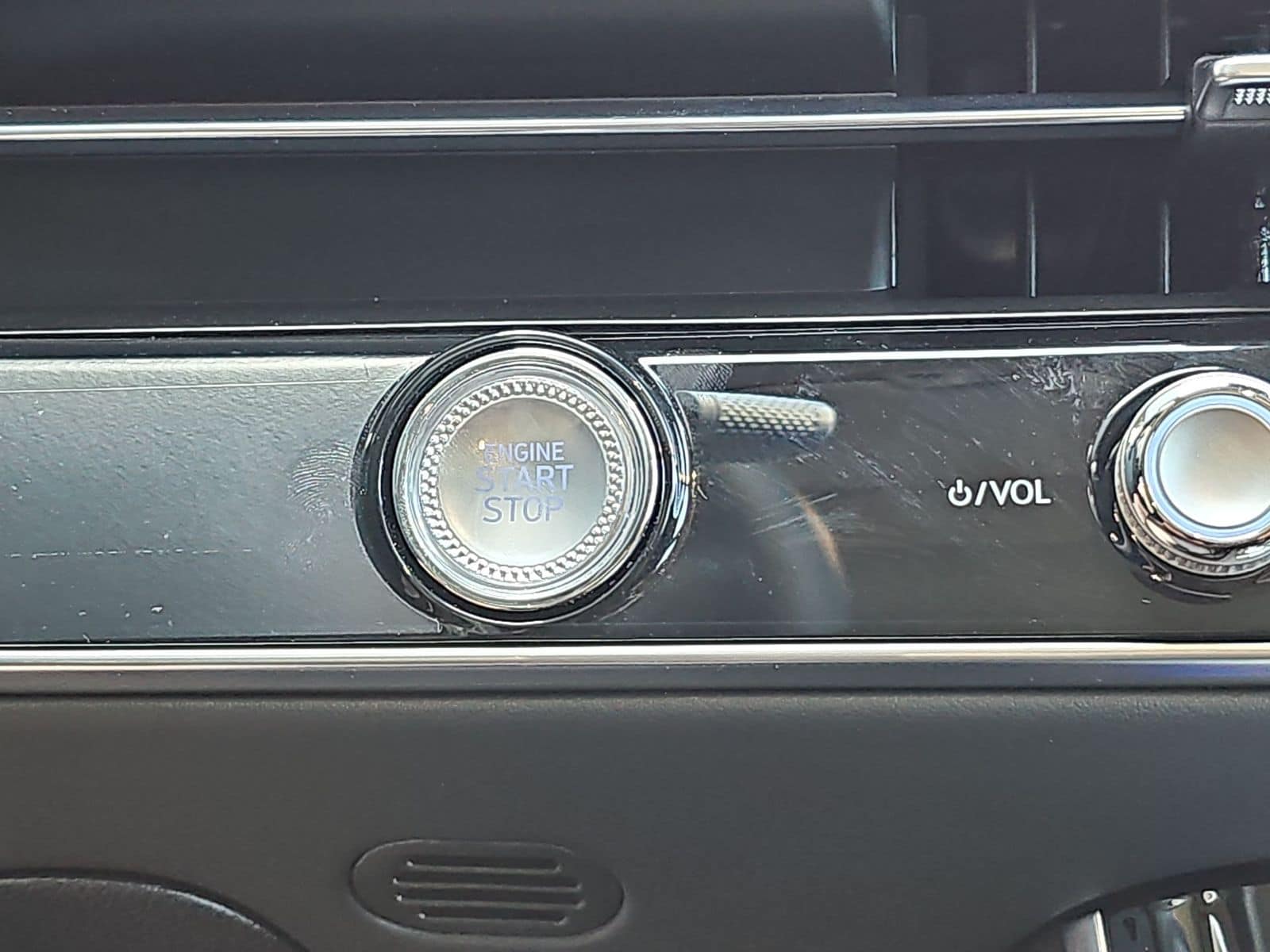 Thumbnail: 2026 Genesis GV70 - 24