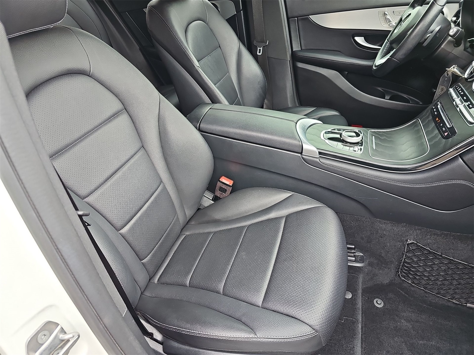 Thumbnail: 2019 Mercedes-Benz GLC - 18