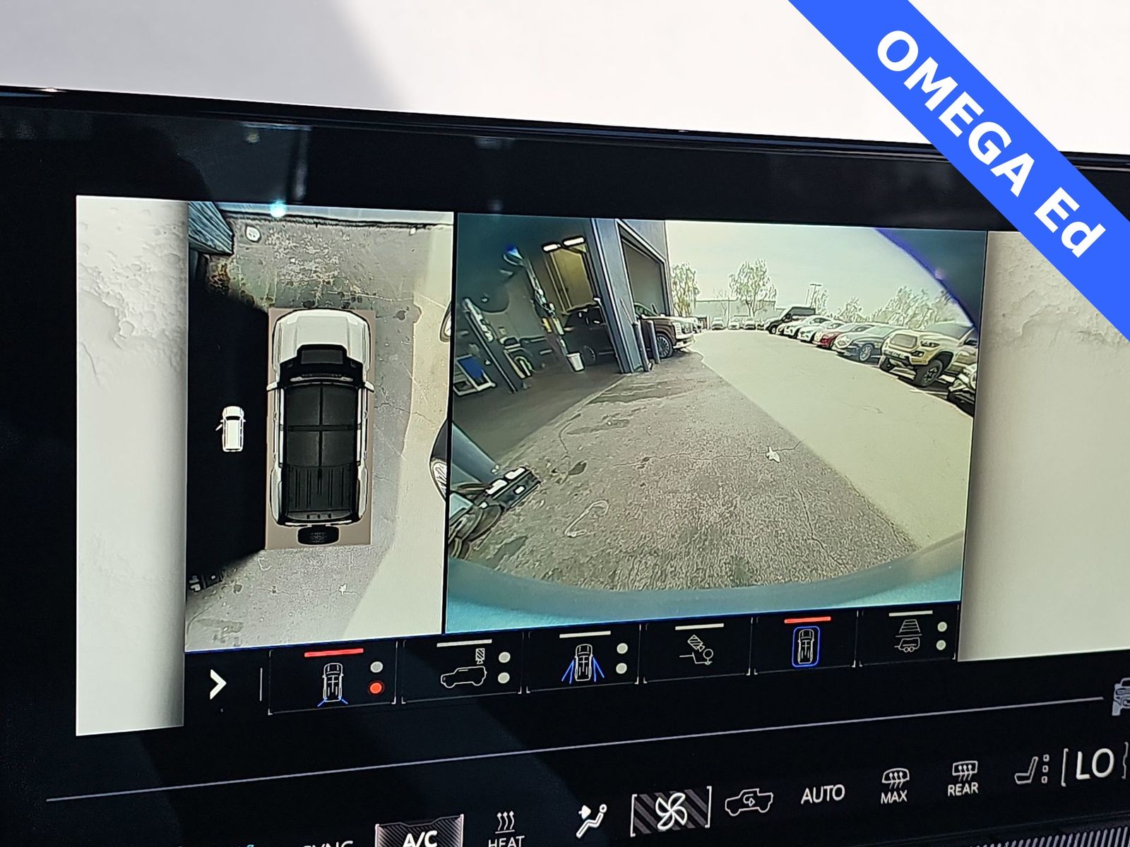 Thumbnail: 2024 GMC Hummer EV - 25