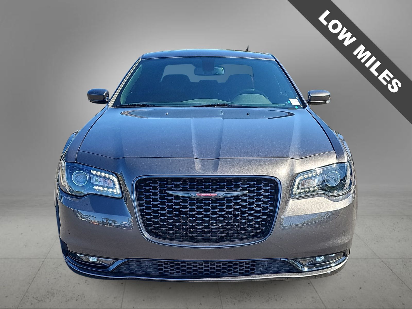 Thumbnail: 2022 Chrysler 300 - 3