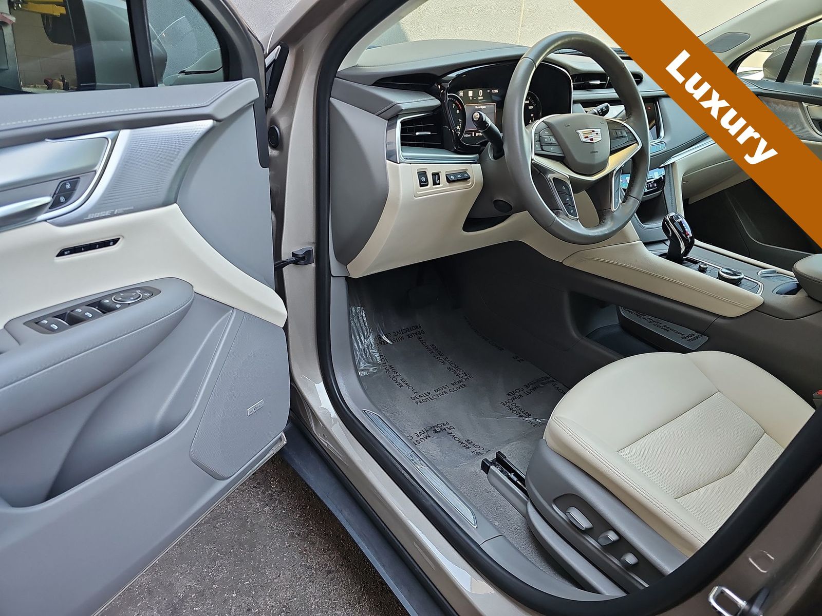 Thumbnail: 2022 Cadillac XT5 - 10