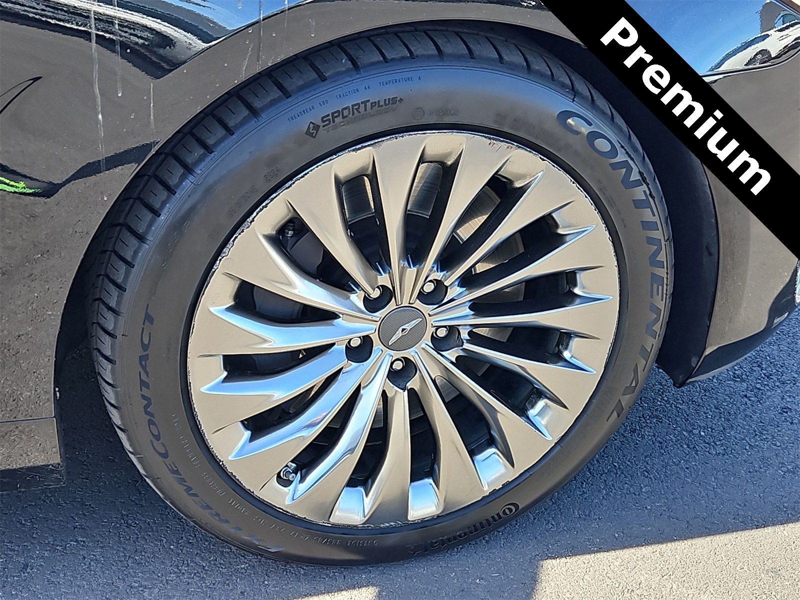 Thumbnail: 2017 Genesis G90 - 7