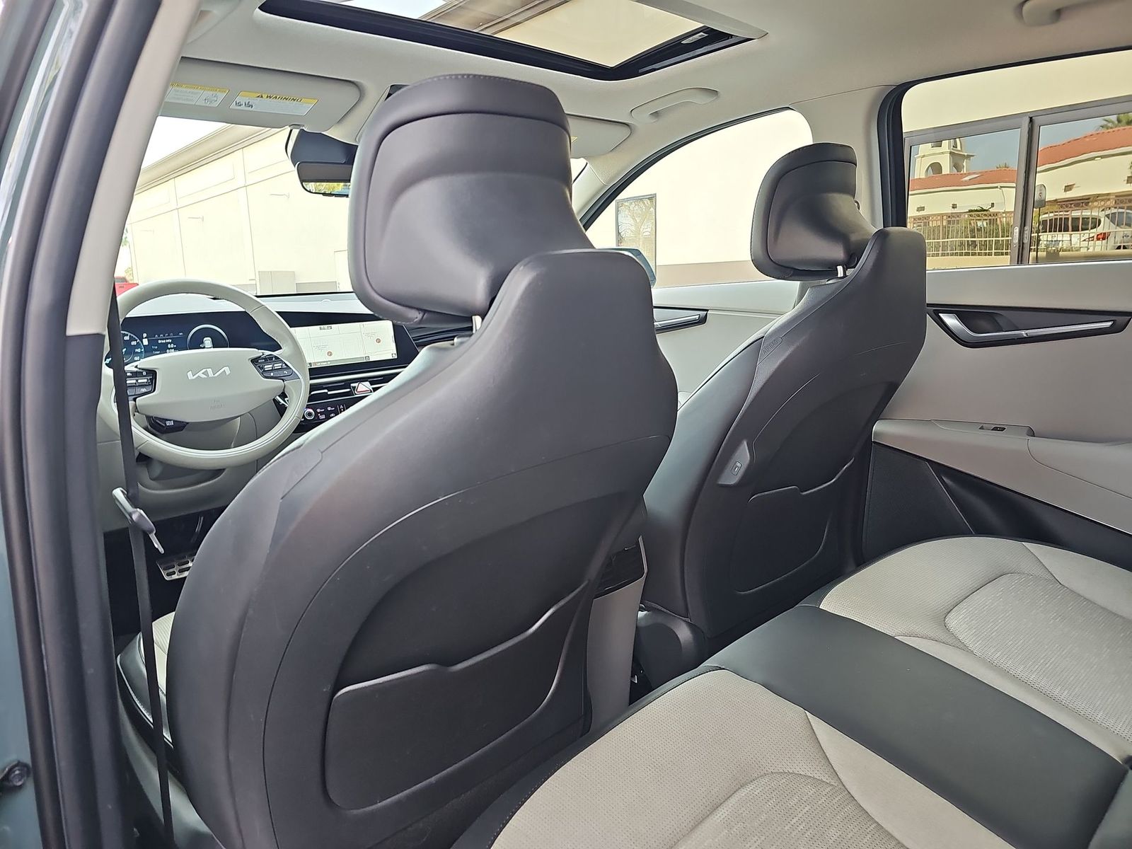 Thumbnail: 2023 Kia Niro - 16
