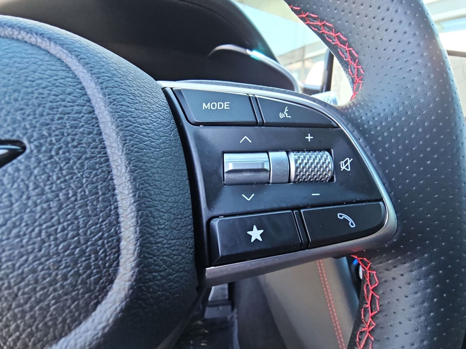 Thumbnail: 2025 Genesis G70 - 28