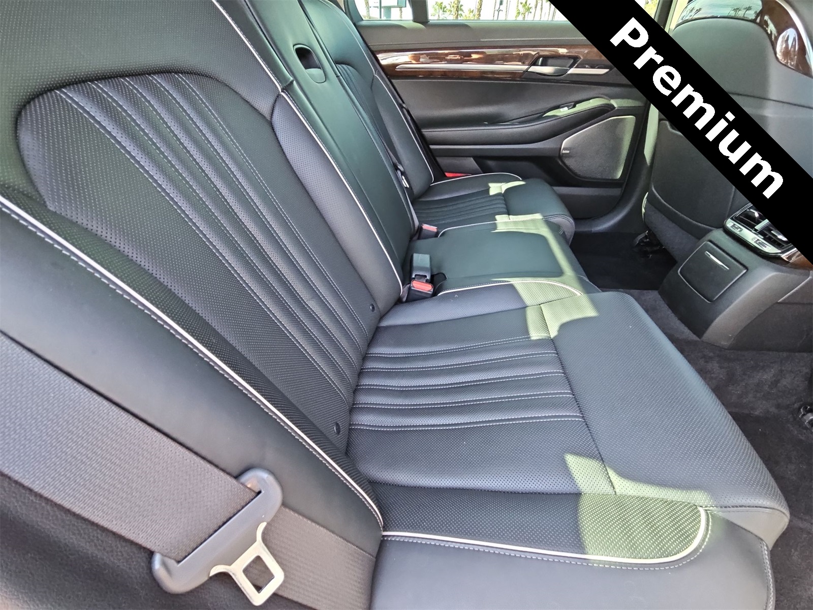 Thumbnail: 2017 Genesis G90 - 12