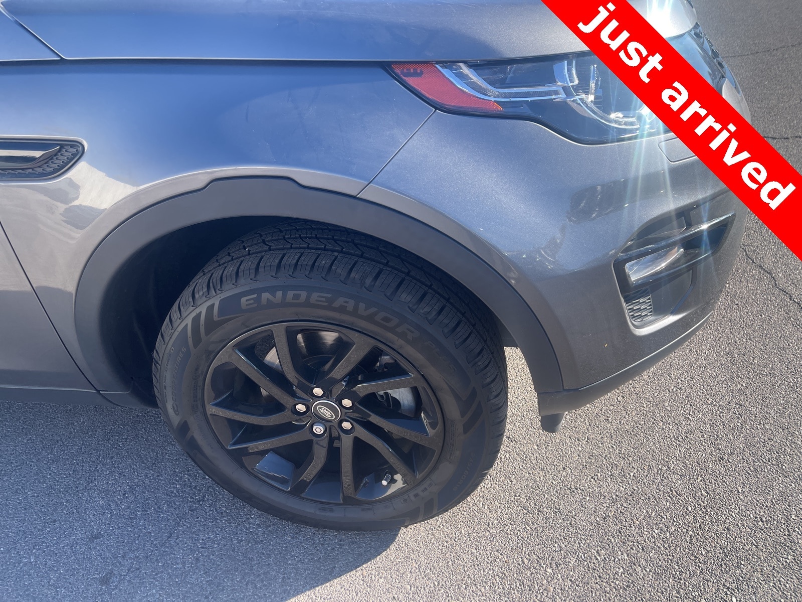 Thumbnail: 2019 Land Rover Discovery Sport - 3