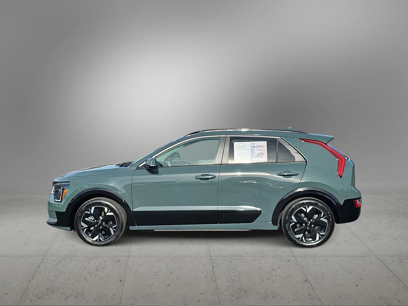 Thumbnail: 2023 Kia Niro - 5