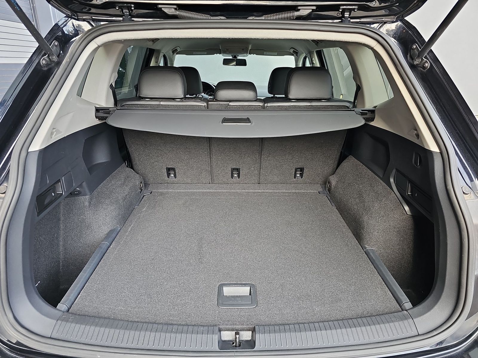 Thumbnail: 2019 Volkswagen Tiguan - 23