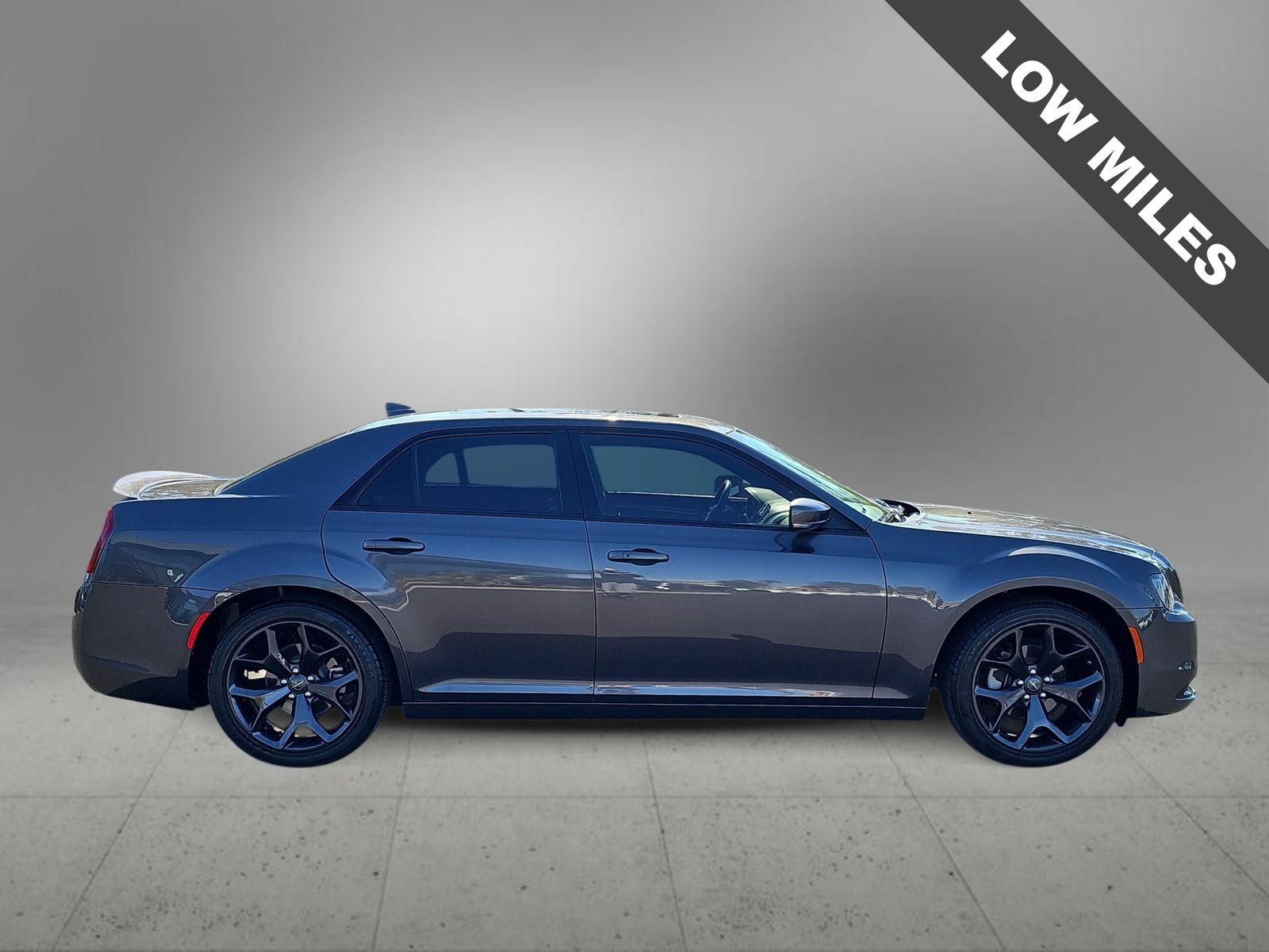 Thumbnail: 2022 Chrysler 300 - 9