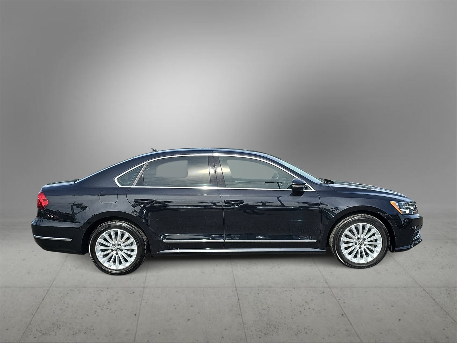 Thumbnail: 2017 Volkswagen Passat - 9