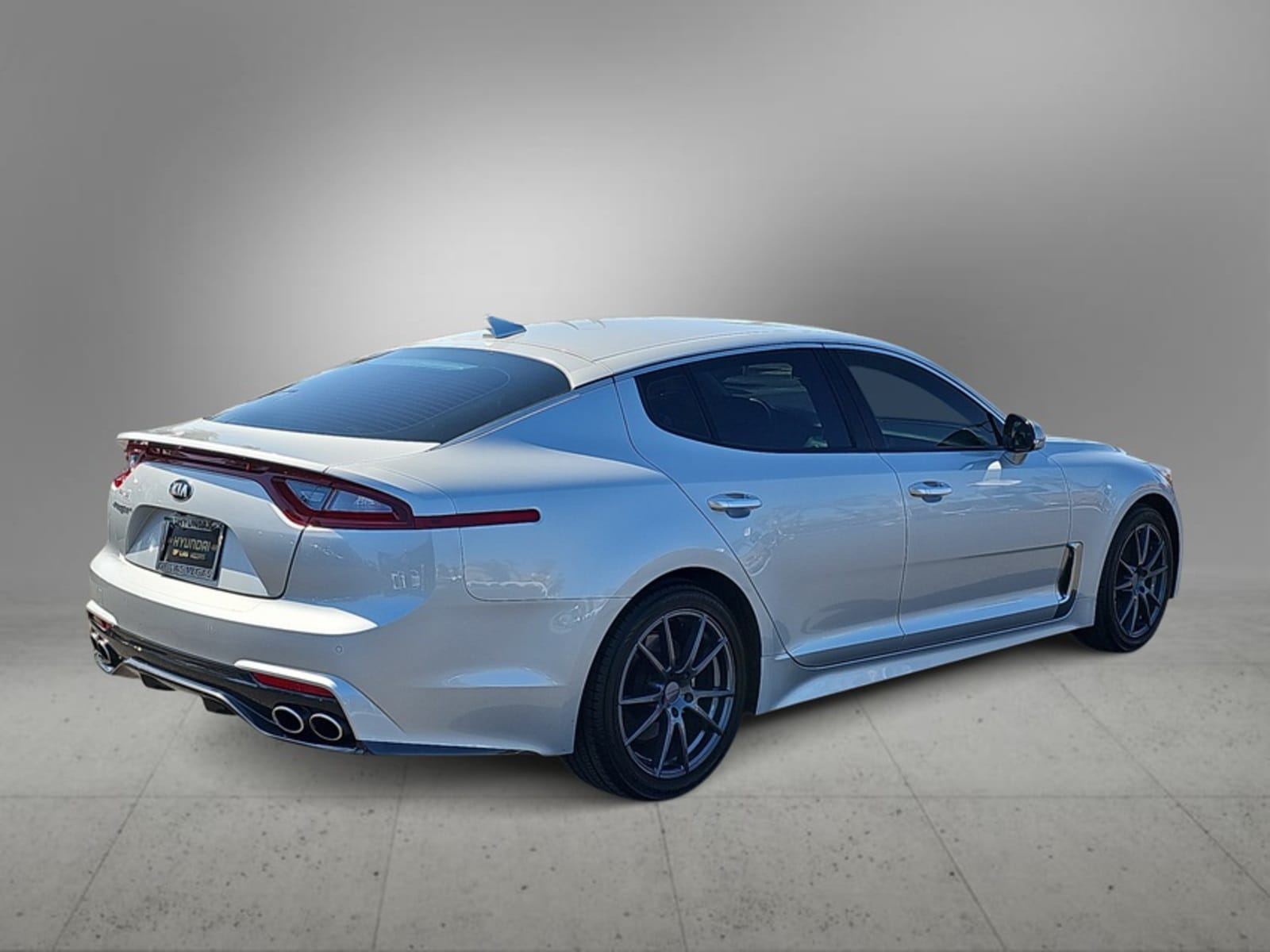 Thumbnail: 2018 Kia Stinger - 9