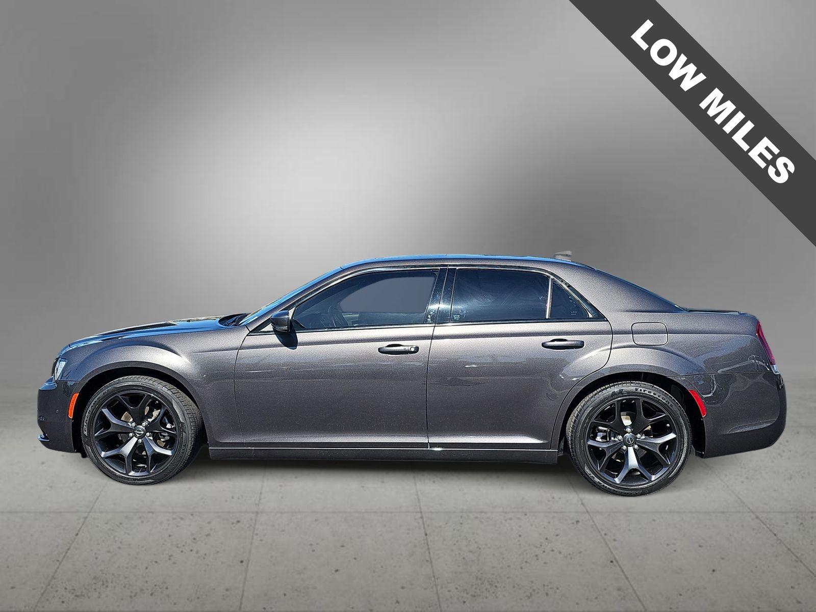 Thumbnail: 2022 Chrysler 300 - 5