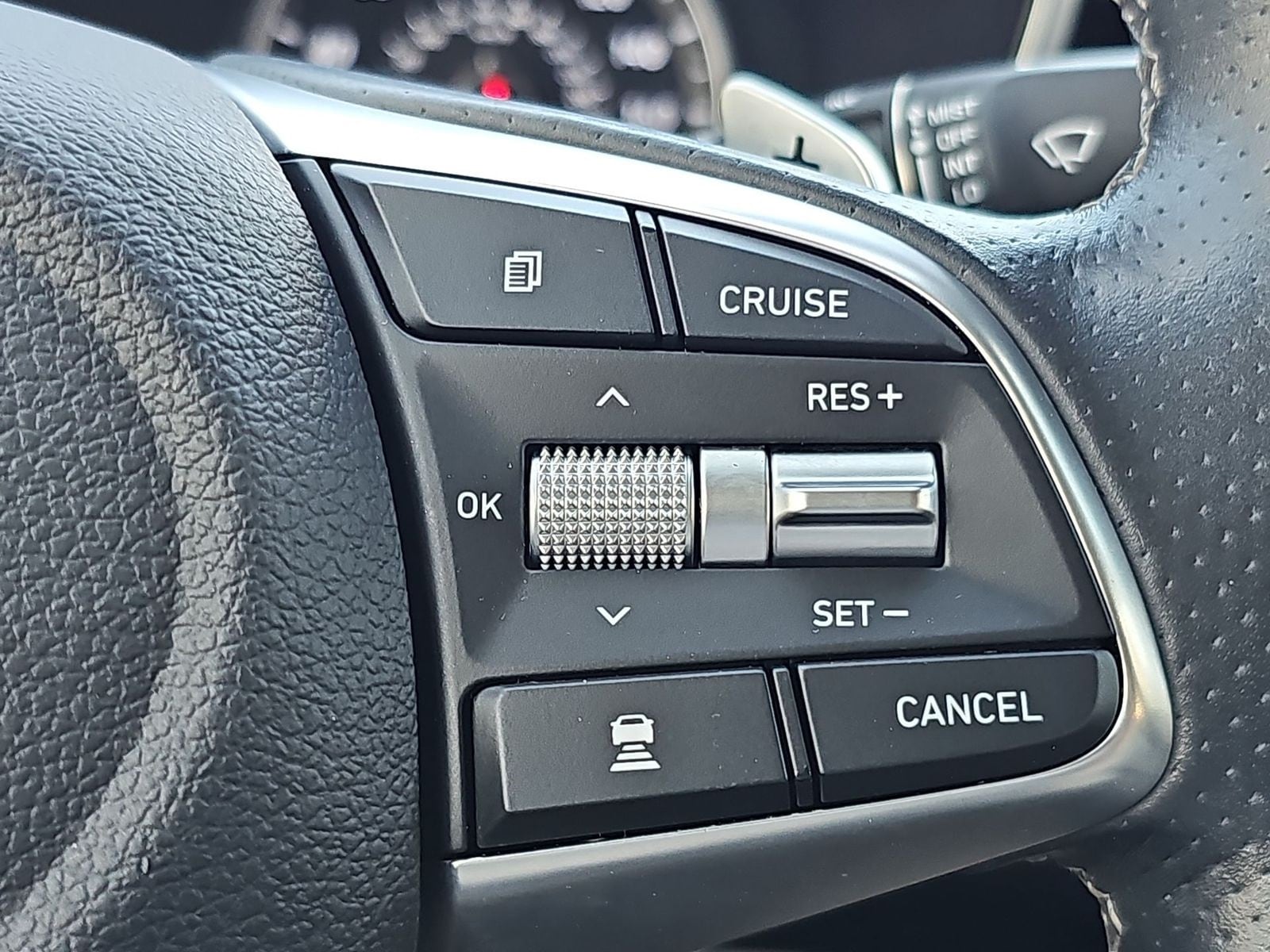 Thumbnail: 2020 Genesis G70 - 28