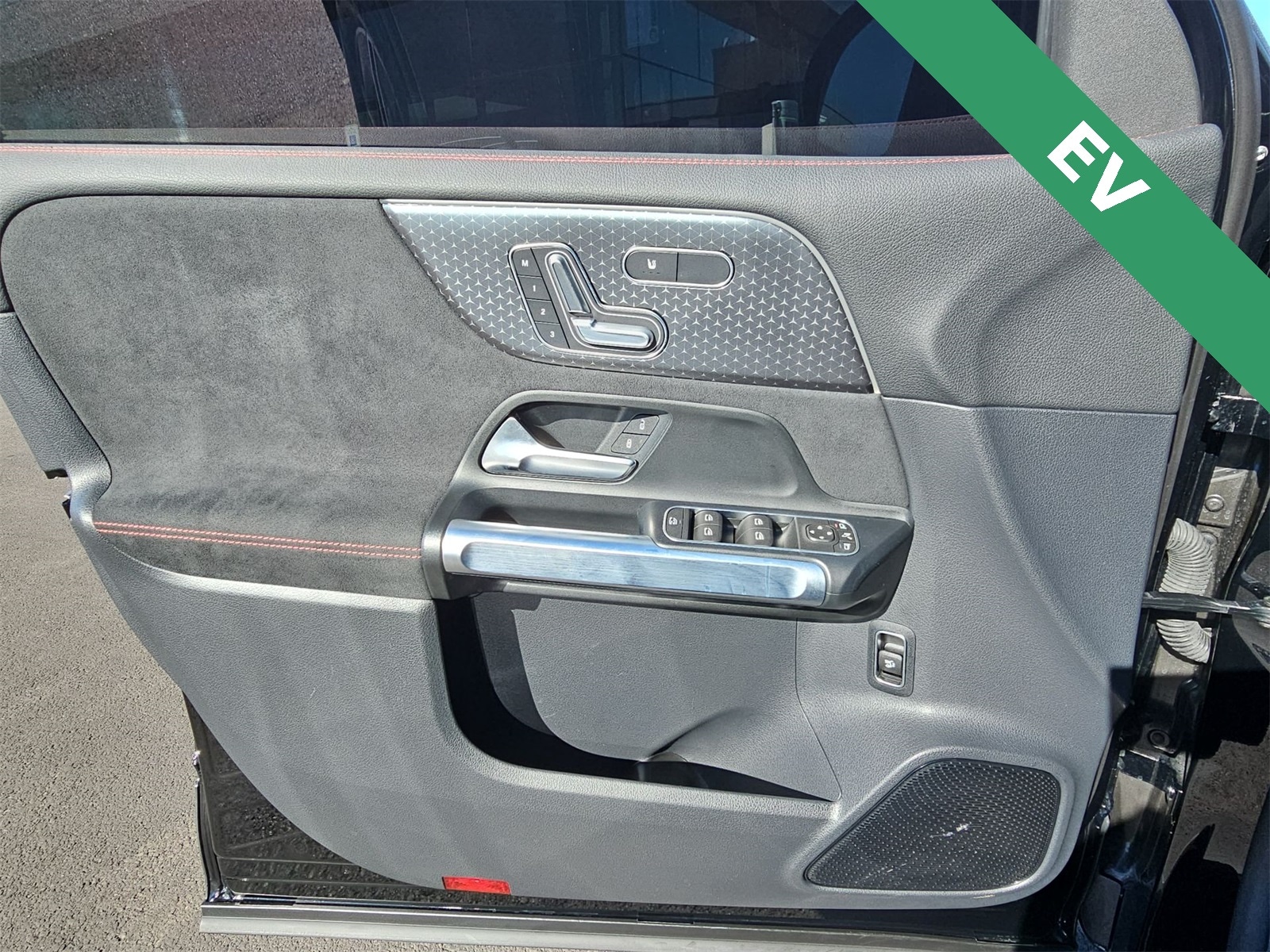 Thumbnail: 2024 Mercedes-Benz EQB - 28