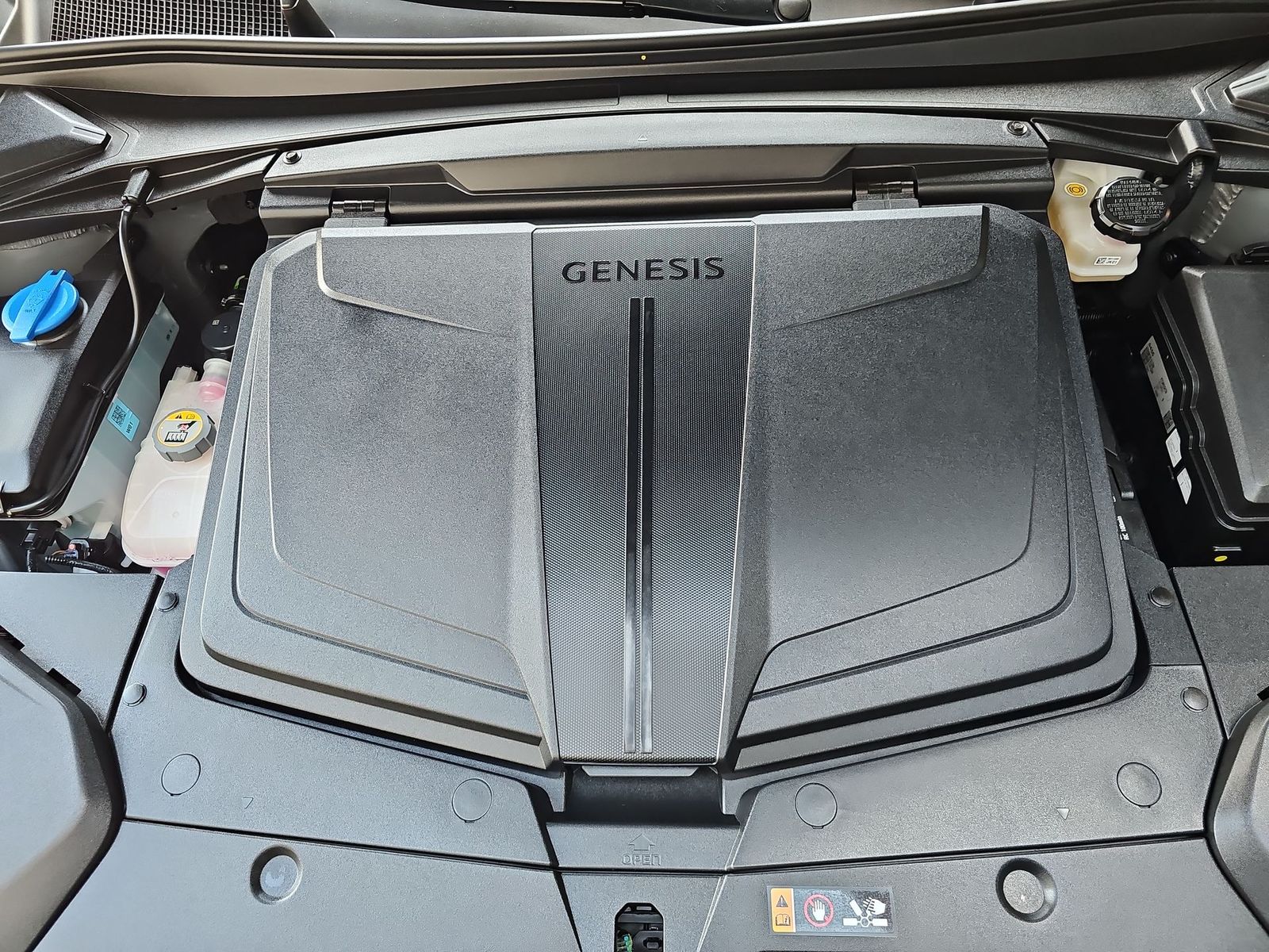 Thumbnail: 2025 Genesis GV60 - 13