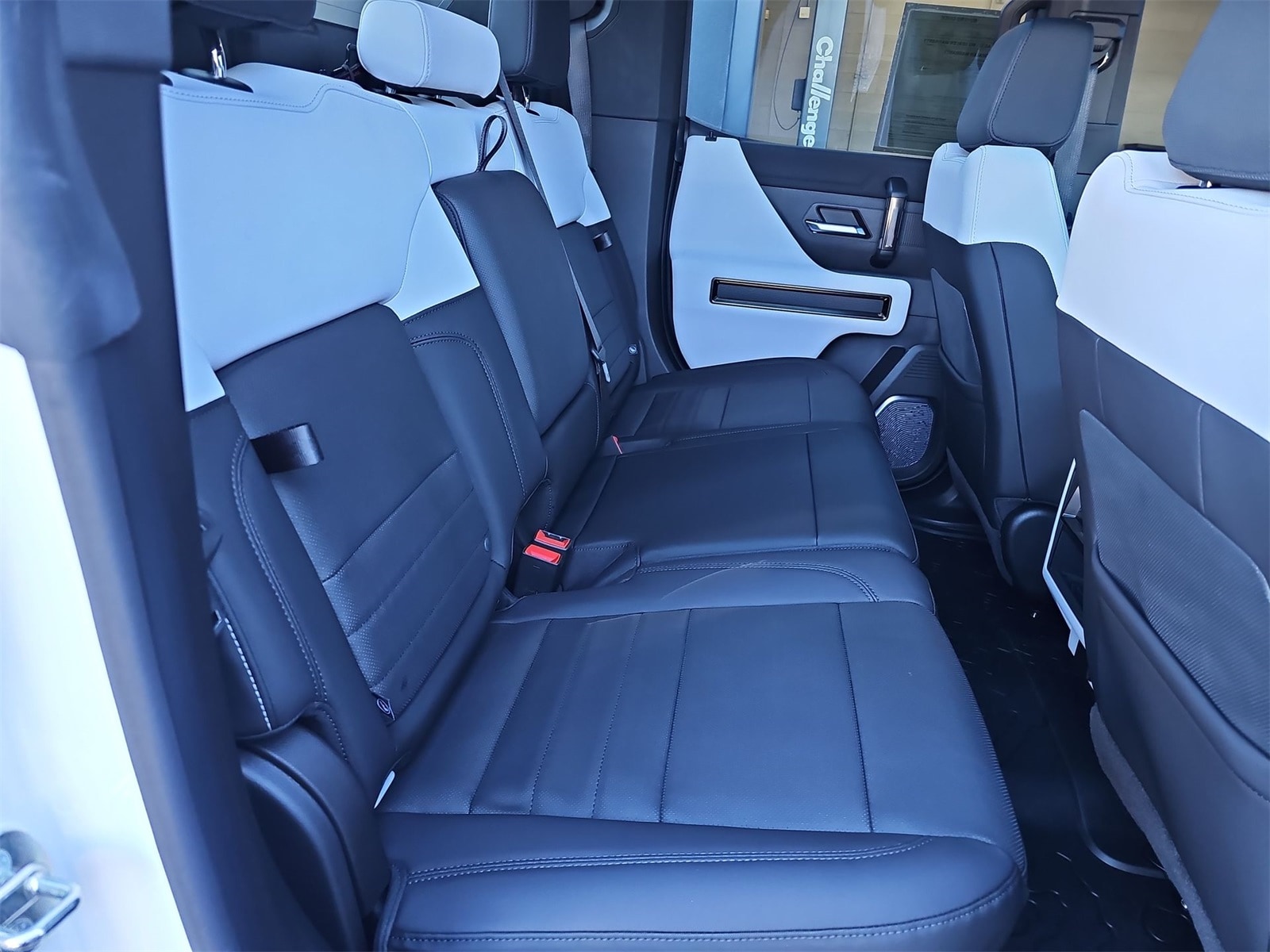 Thumbnail: 2023 GMC Hummer EV - 17