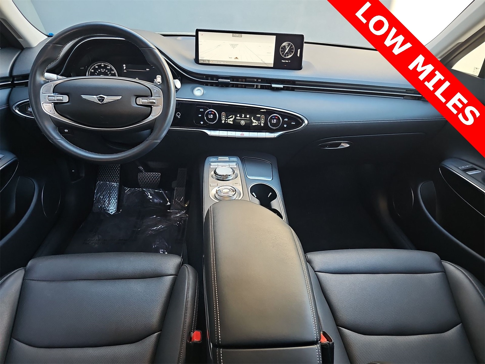 Thumbnail: 2024 Genesis GV70 - 14