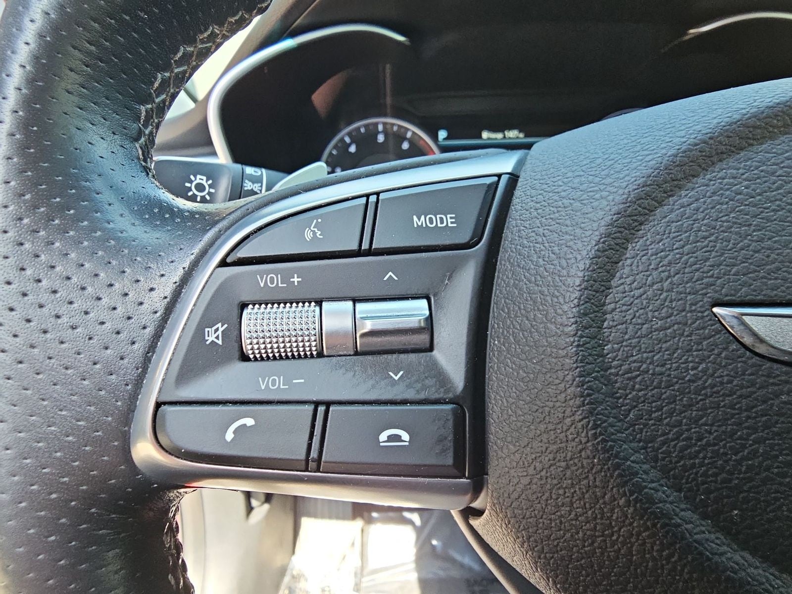Thumbnail: 2020 Genesis G70 - 29