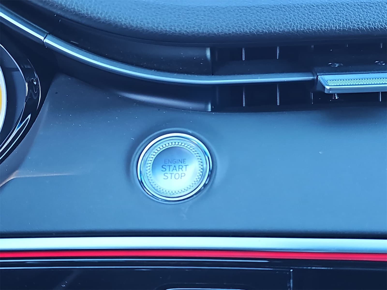 Thumbnail: 2025 Genesis GV70 - 24