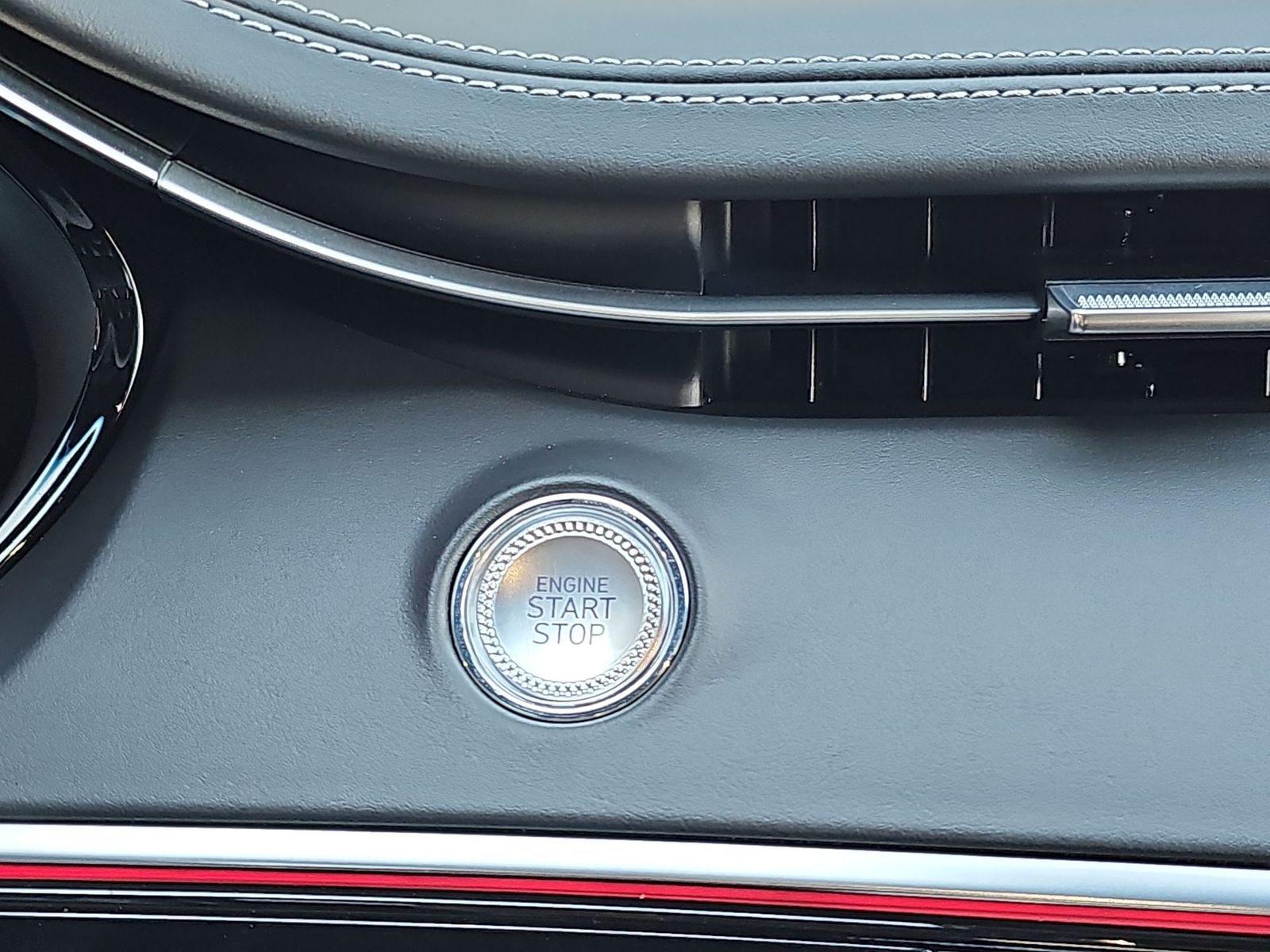 Thumbnail: 2025 Genesis GV70 - 24