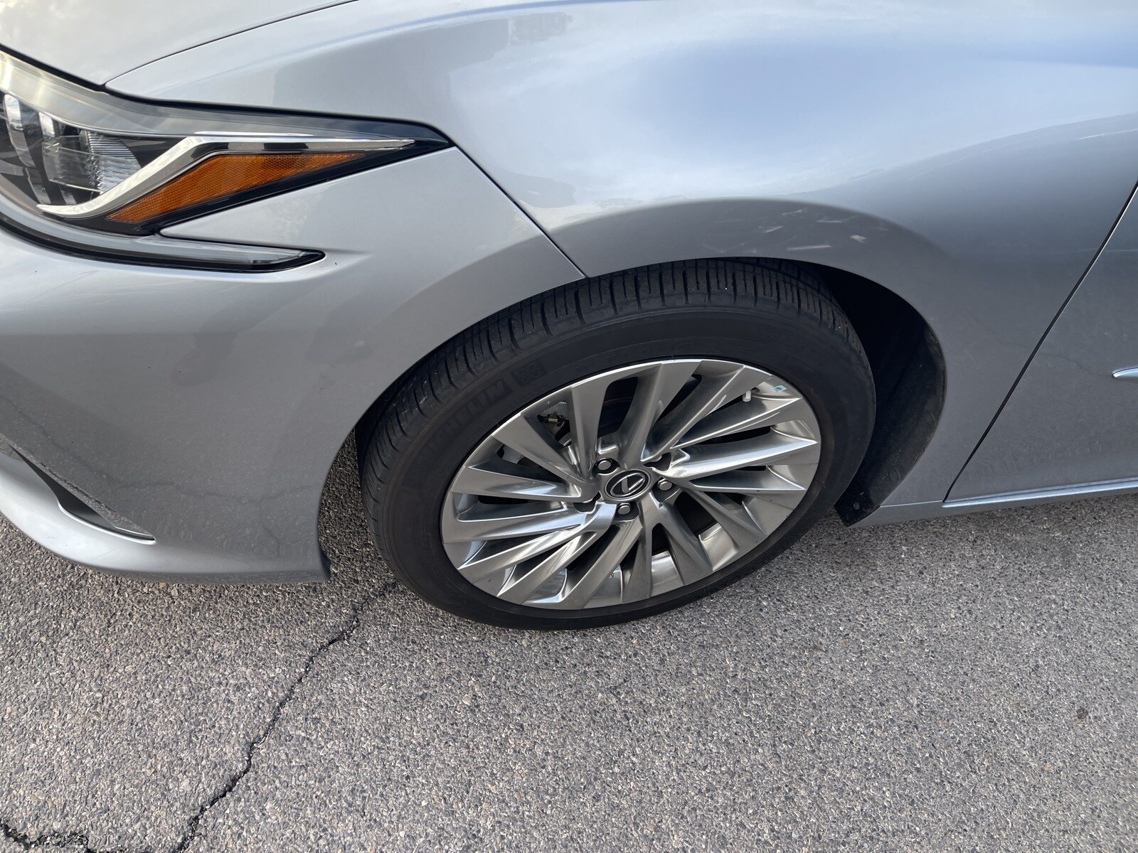 2022 Lexus ES Luxury photo 3