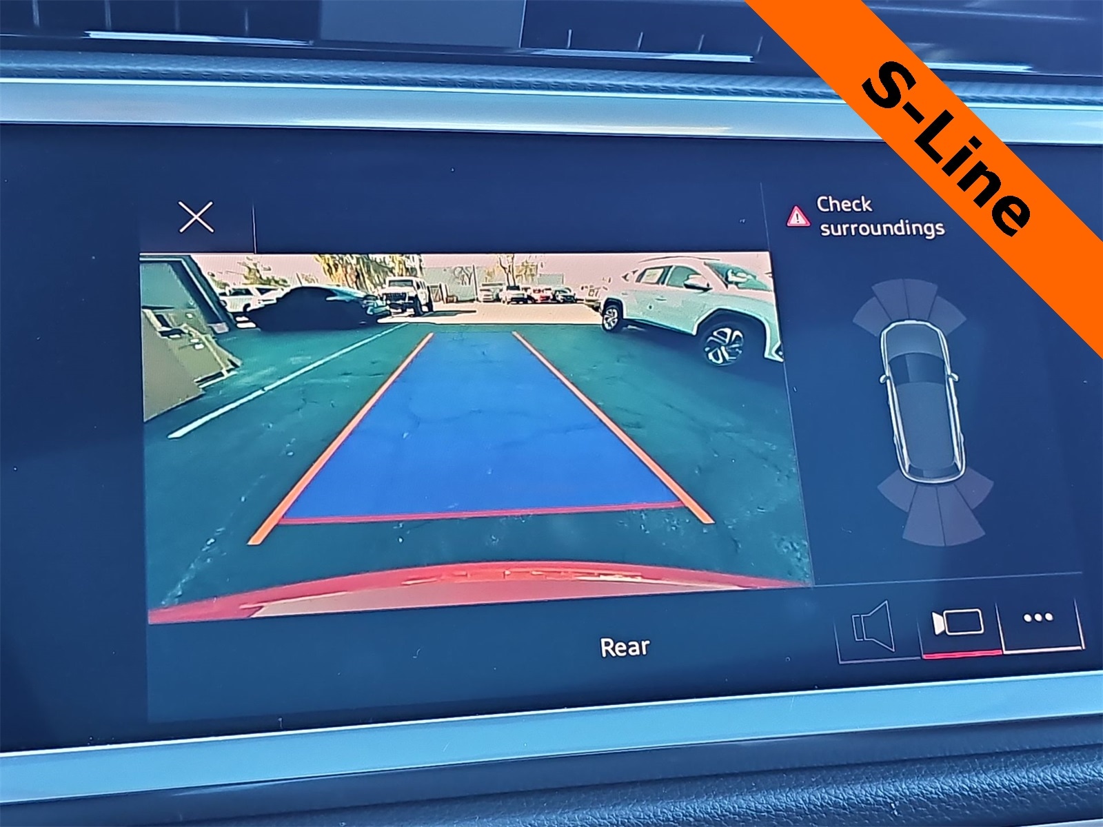 Thumbnail: 2022 Audi Q3 - 25