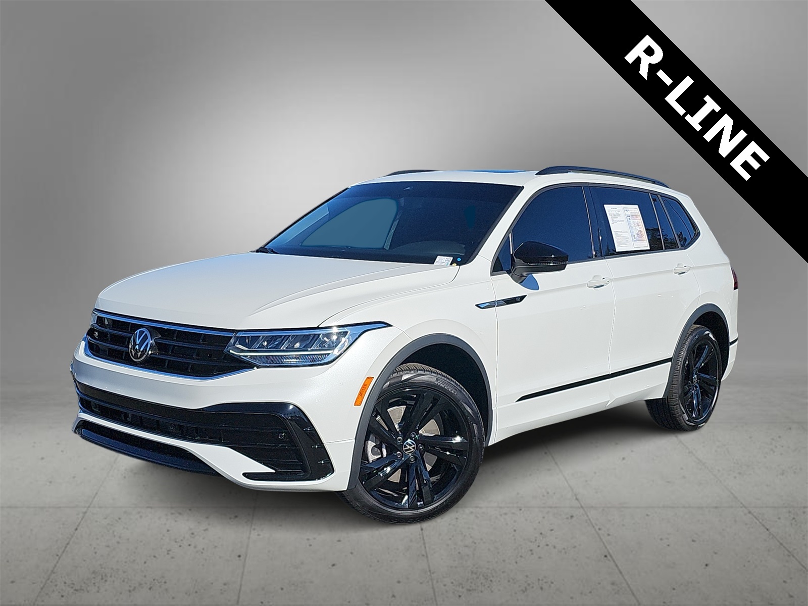 Thumbnail: 2024 Volkswagen Tiguan - 1