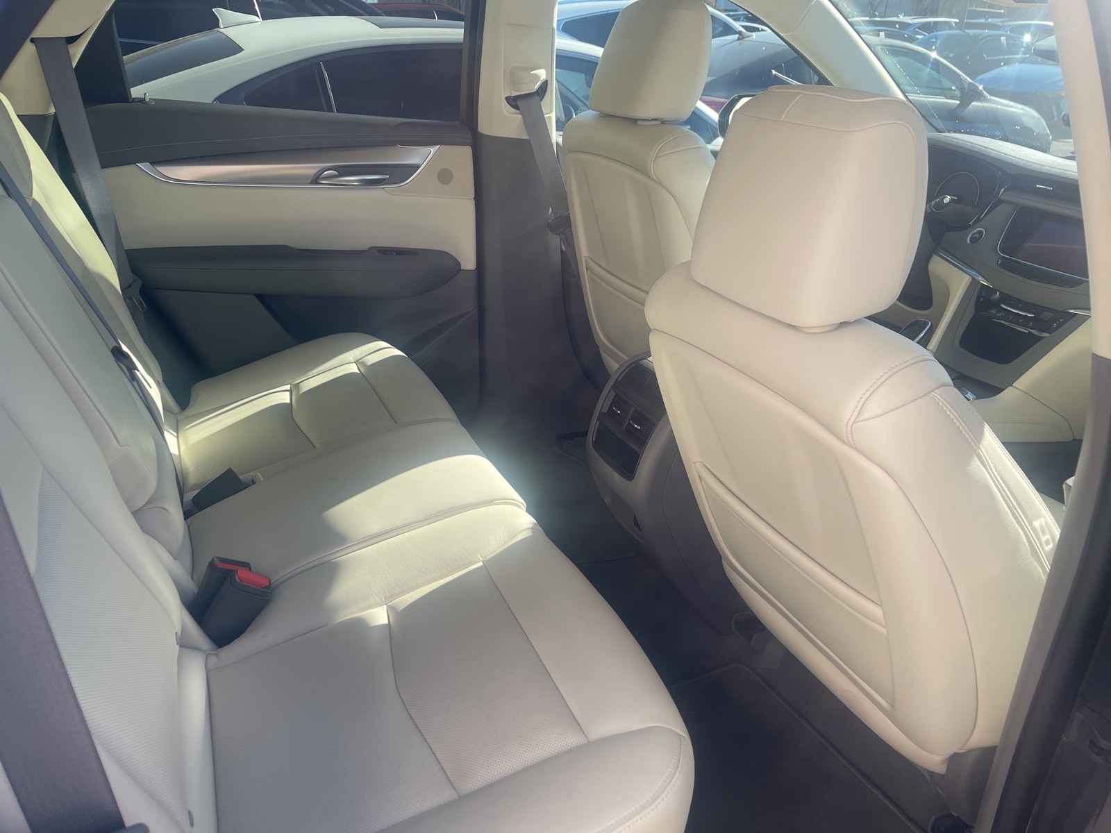 Thumbnail: 2017 Cadillac XT5 - 8