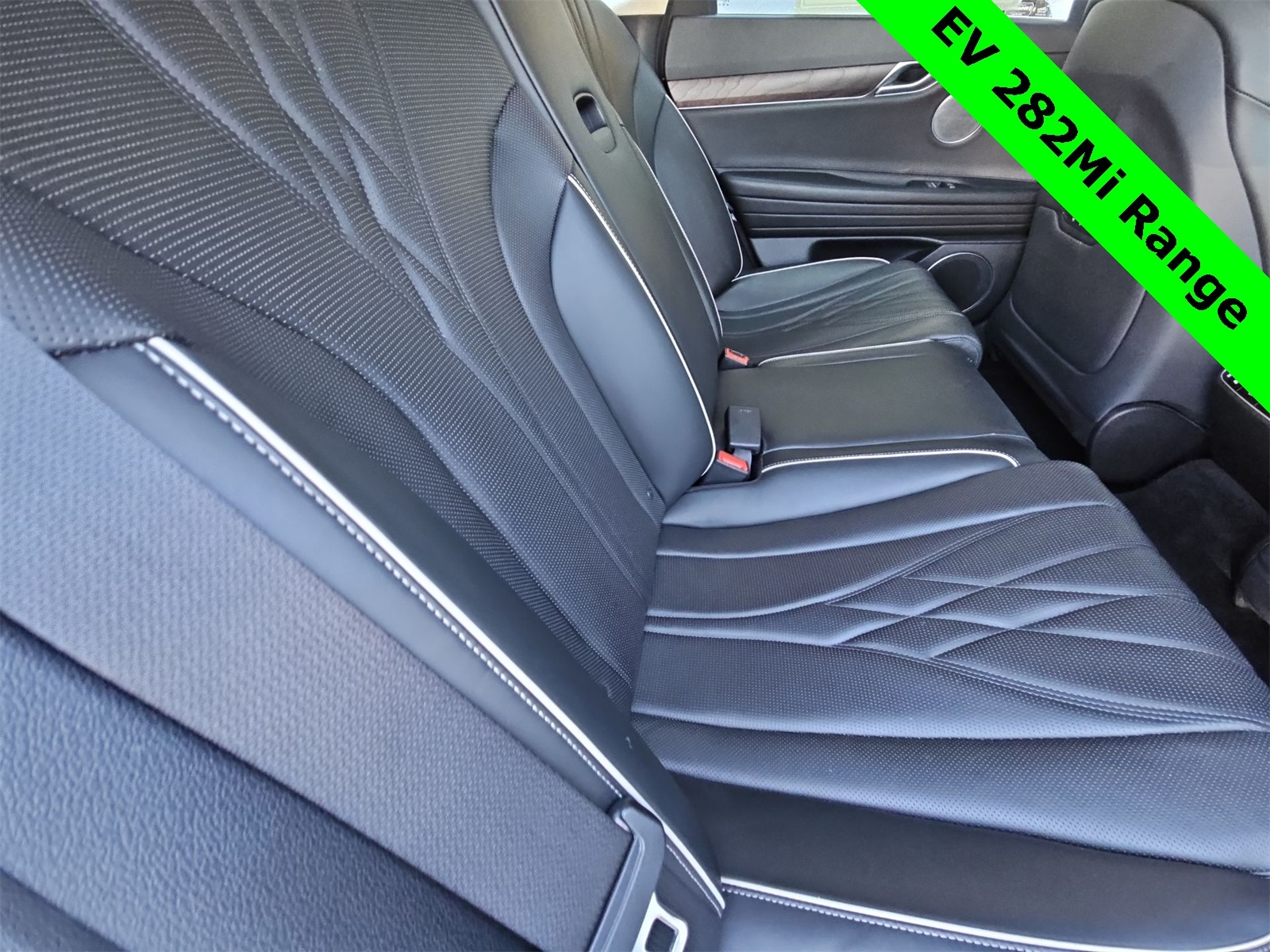 Thumbnail: 2023 Genesis G80 - 17