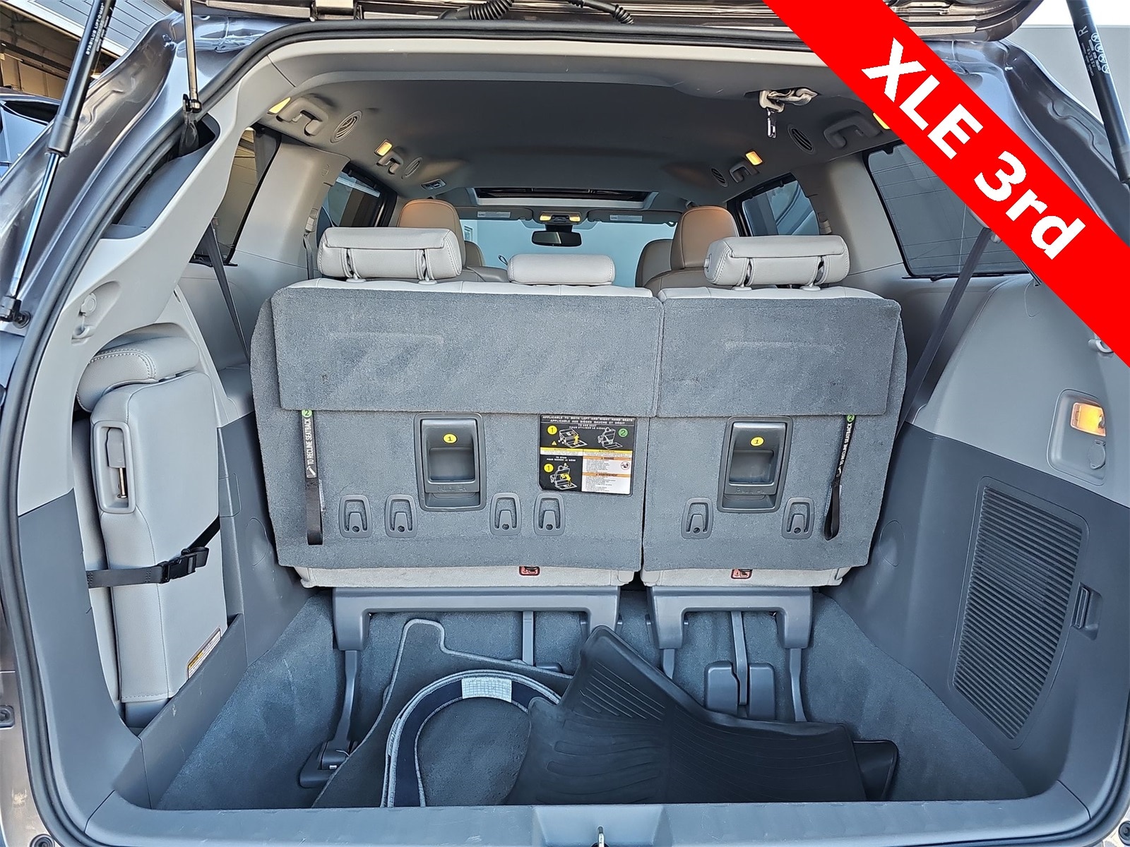 Thumbnail: 2020 Toyota Sienna - 23