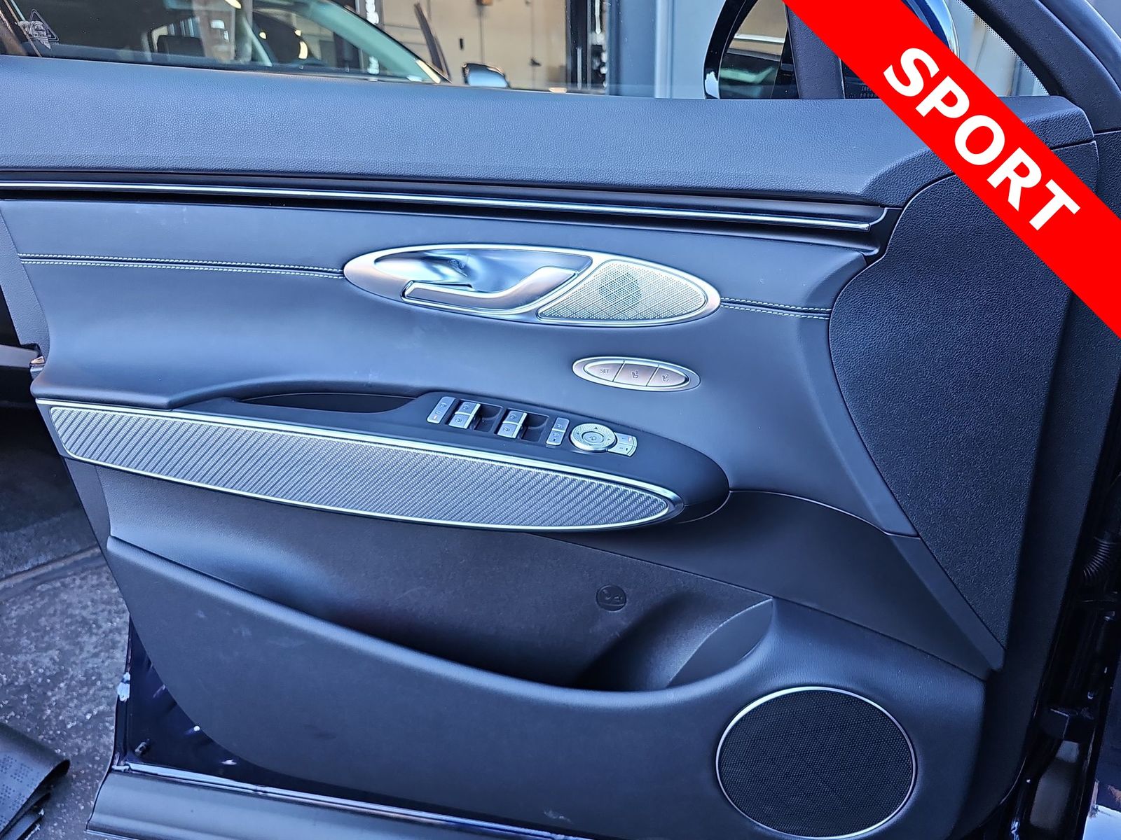 Thumbnail: 2025 Genesis GV70 - 28