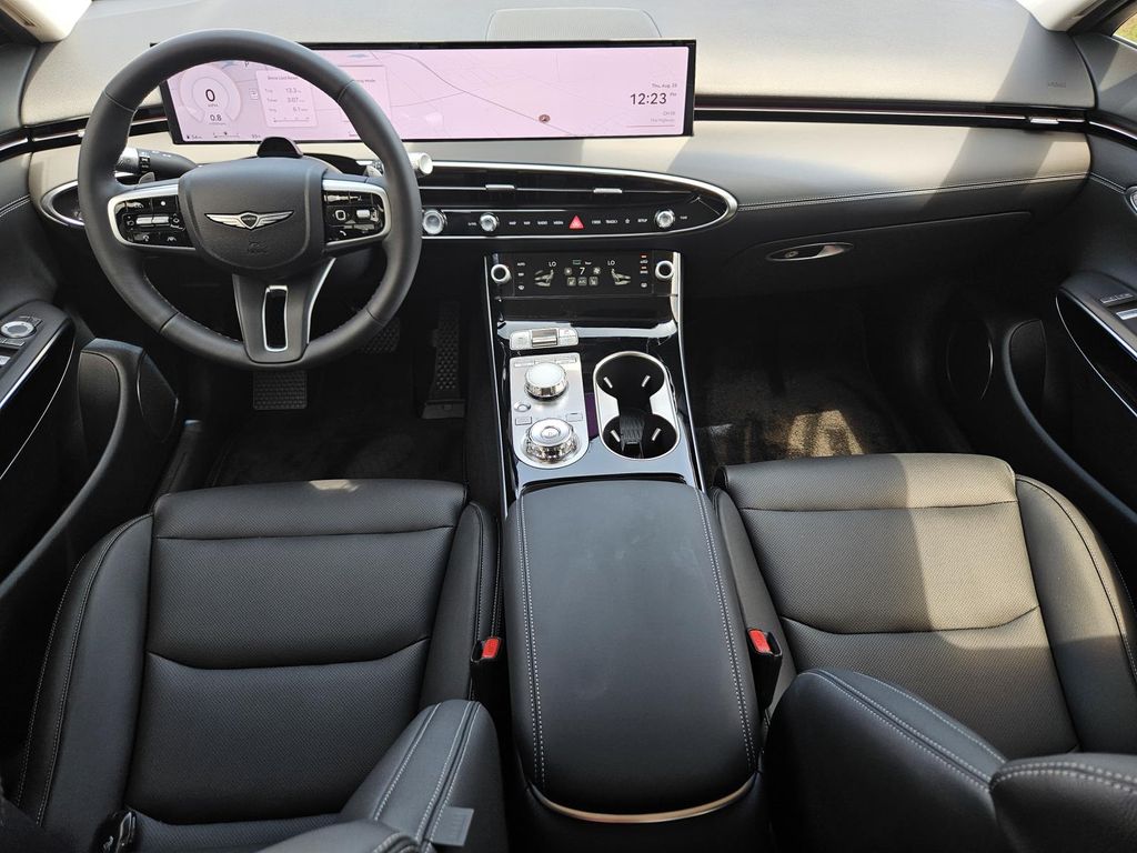 2026 GENESIS GV70 Standard - Photo 10
