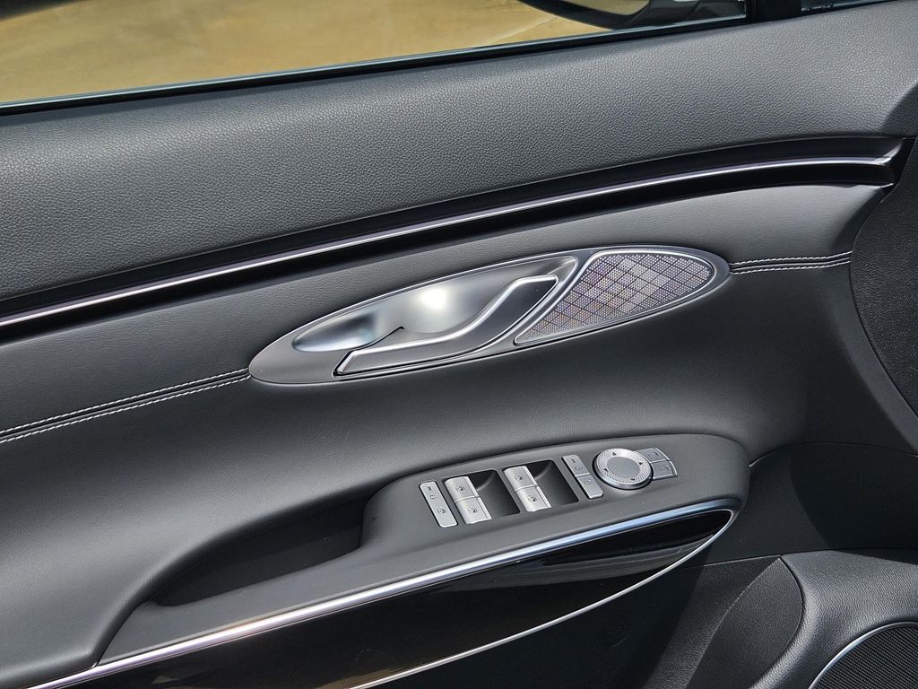 2026 GENESIS GV70 Standard - Photo 14