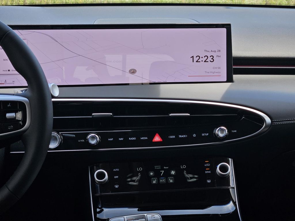 2026 GENESIS GV70 Standard - Photo 11