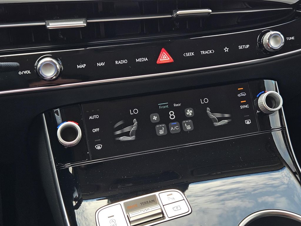 2026 GENESIS GV70 Standard - Photo 18